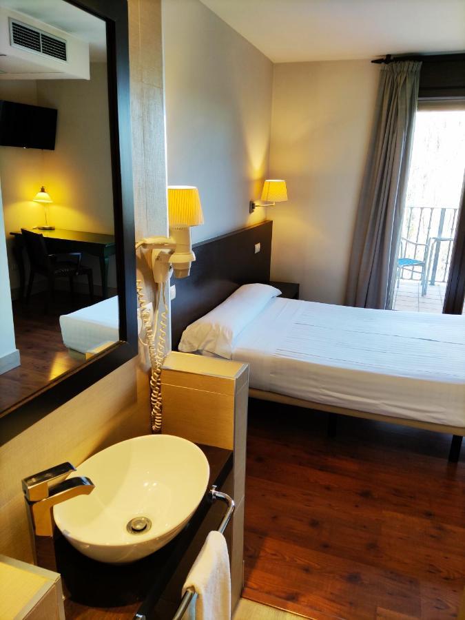 Hotel Puerta Del Arco Tudela de Duero Exterior photo