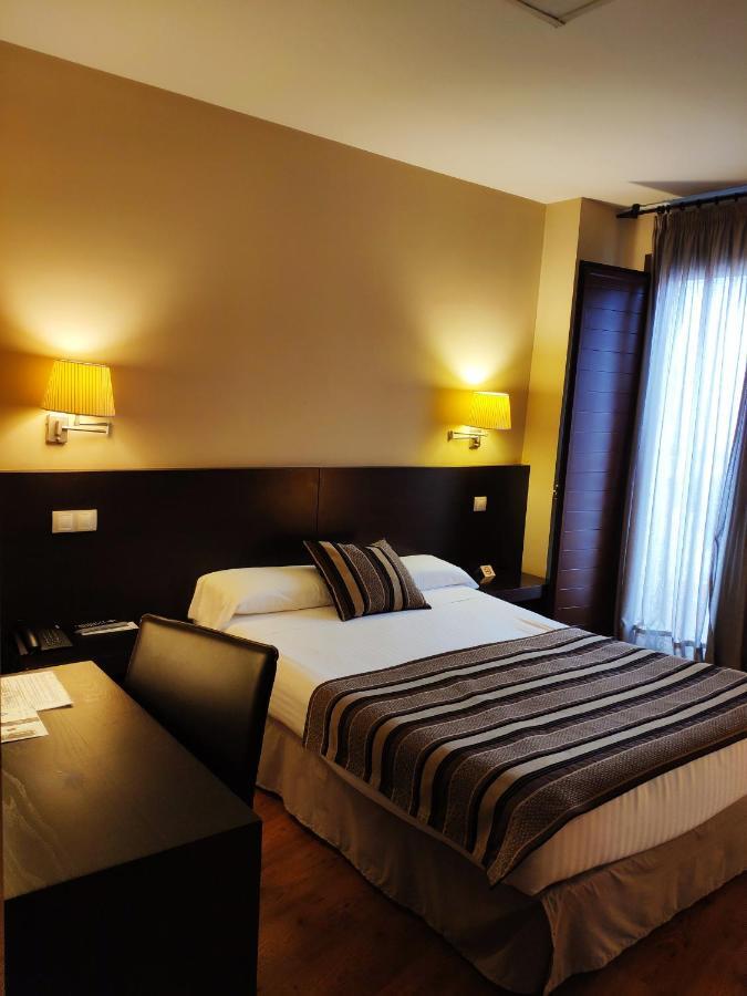 Hotel Puerta Del Arco Tudela de Duero Exterior photo